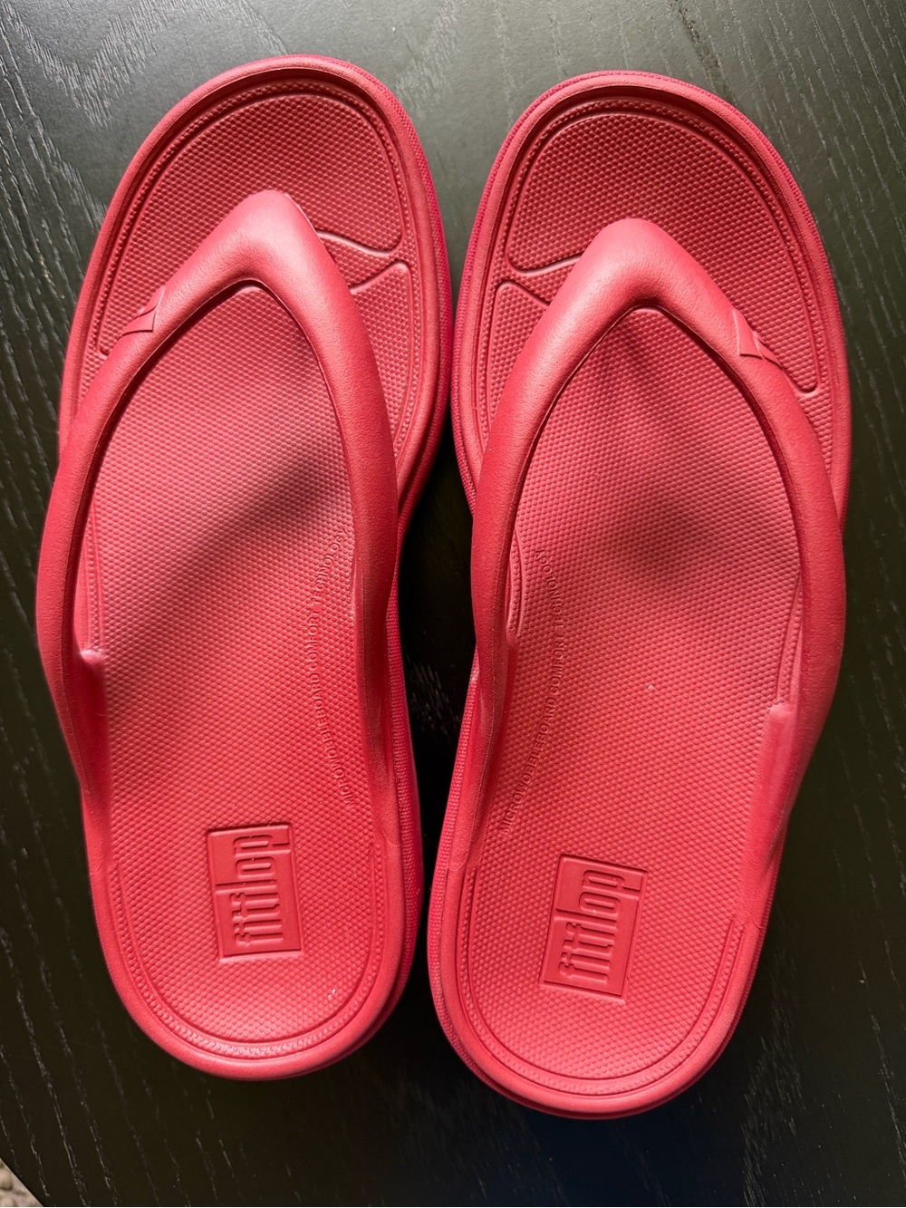 FitFlop RelieFF Recovery Sandals Red Berry Women's Size 9 Wide Fit